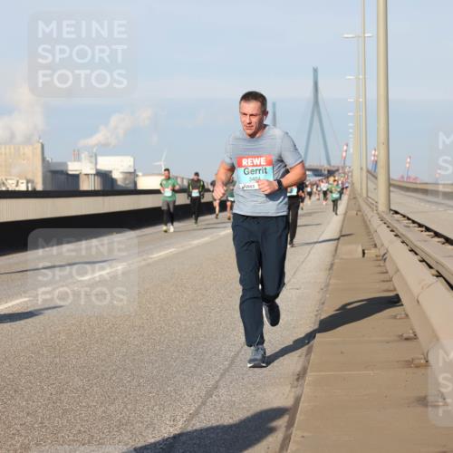 03.10.2025 - Köhlbrandbrückenlauf Lena Gebhardt http://msf.ph/oto/9126899 03.10.2025 09:46:43 Position 2 3404 meine-sportfotos.de