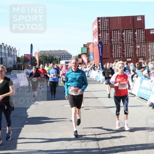03.10.2025 - Köhlbrandbrückenlauf Jannik Wohlers http://msf.ph/oto/9126913 03.10.2025 13:24:08 Ziel 4442, 4529, 4647, 4657, 4698, 4942, 5106, 5321, 5350, 5361, 5387, 5389, 5419, 5432, 5986, 6119, 6168, 6169, 6442, 6443, 6557, 6643, 6701 meine-sportfotos.de