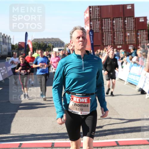 03.10.2025 - Köhlbrandbrückenlauf Jannik Wohlers http://msf.ph/oto/9126915 03.10.2025 13:24:10 Ziel 4286, 4442, 4529, 4657, 4698, 4942, 4943, 5085, 5106, 5321, 5350, 5387, 5389, 5419, 5432, 5986, 6119, 6168, 6169, 6442, 6443, 6557, 6643, 6701 meine-sportfotos.de