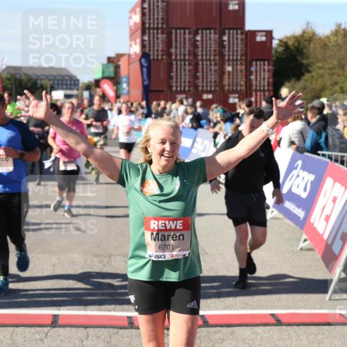 03.10.2025 - Köhlbrandbrückenlauf Jannik Wohlers http://msf.ph/oto/9126923 03.10.2025 13:24:12 Ziel 4286, 4442, 4529, 4657, 4698, 4942, 4943, 5085, 5321, 5350, 5387, 5389, 5419, 5432, 5986, 6119, 6168, 6169, 6442, 6443, 6557, 6643, 6701 meine-sportfotos.de