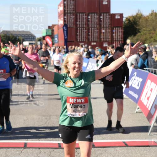 03.10.2025 - Köhlbrandbrückenlauf Jannik Wohlers http://msf.ph/oto/9126924 03.10.2025 13:24:12 Ziel 4286, 4442, 4529, 4657, 4698, 4942, 4943, 5085, 5321, 5350, 5387, 5389, 5419, 5432, 5986, 6119, 6168, 6169, 6442, 6443, 6557, 6643, 6701 meine-sportfotos.de