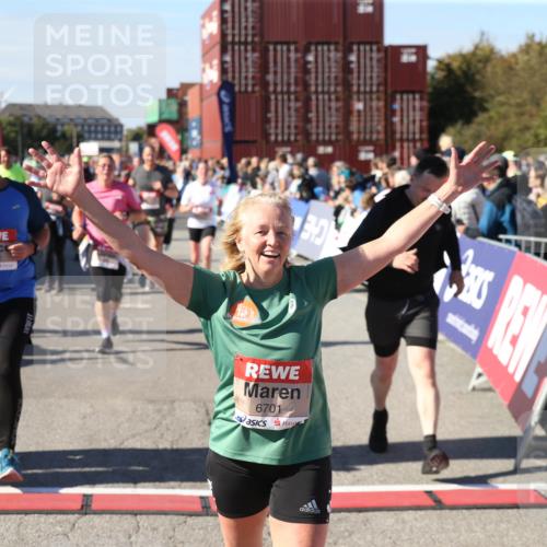 03.10.2025 - Köhlbrandbrückenlauf Jannik Wohlers http://msf.ph/oto/9126925 03.10.2025 13:24:12 Ziel 4286, 4442, 4529, 4657, 4698, 4942, 4943, 5085, 5321, 5350, 5387, 5389, 5419, 5432, 5986, 6119, 6168, 6169, 6442, 6443, 6557, 6643, 6701 meine-sportfotos.de