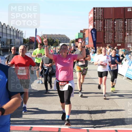 03.10.2025 - Köhlbrandbrückenlauf Jannik Wohlers http://msf.ph/oto/9126934 03.10.2025 13:24:14 Ziel 4286, 4442, 4529, 4657, 4673, 4698, 4942, 4943, 5085, 5107, 5321, 5350, 5389, 5432, 5986, 6119, 6168, 6169, 6643, 6701 meine-sportfotos.de