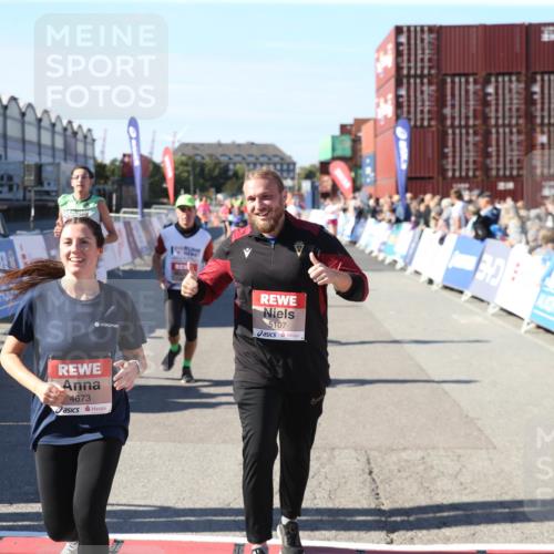 03.10.2025 - Köhlbrandbrückenlauf Jannik Wohlers http://msf.ph/oto/9126953 03.10.2025 13:24:20 Ziel 4286, 4442, 4529, 4555, 4664, 4673, 4698, 4703, 4942, 4943, 5004, 5085, 5107, 5321, 5350, 5432, 5986, 6168, 6169, 6306, 6673, 6701 meine-sportfotos.de