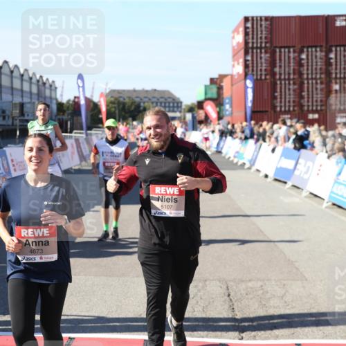 03.10.2025 - Köhlbrandbrückenlauf Jannik Wohlers http://msf.ph/oto/9126956 03.10.2025 13:24:20 Ziel 4286, 4442, 4529, 4555, 4664, 4673, 4698, 4703, 4942, 4943, 5004, 5085, 5107, 5321, 5350, 5432, 5986, 6168, 6169, 6306, 6673, 6701 meine-sportfotos.de