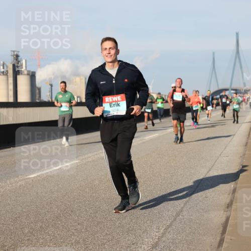 03.10.2025 - Köhlbrandbrückenlauf Lena Gebhardt http://msf.ph/oto/9126968 03.10.2025 09:46:49 Position 2 1216, 2441 meine-sportfotos.de