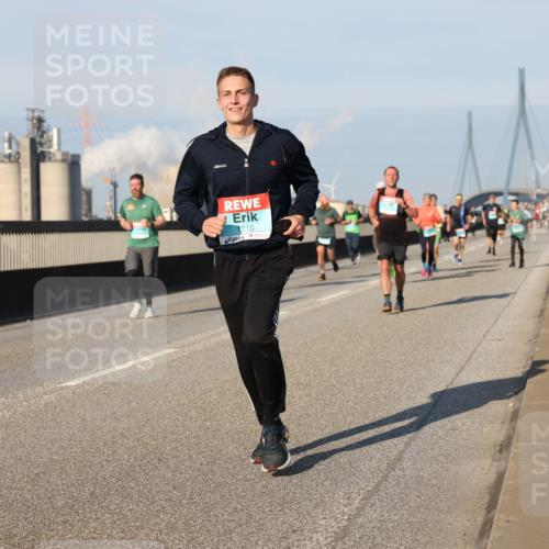 03.10.2025 - Köhlbrandbrückenlauf Lena Gebhardt http://msf.ph/oto/9126971 03.10.2025 09:46:49 Position 2 1216 meine-sportfotos.de
