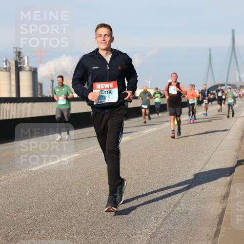03.10.2025 - Köhlbrandbrückenlauf Lena Gebhardt http://msf.ph/oto/9126975 03.10.2025 09:46:49 Position 2 1216 meine-sportfotos.de