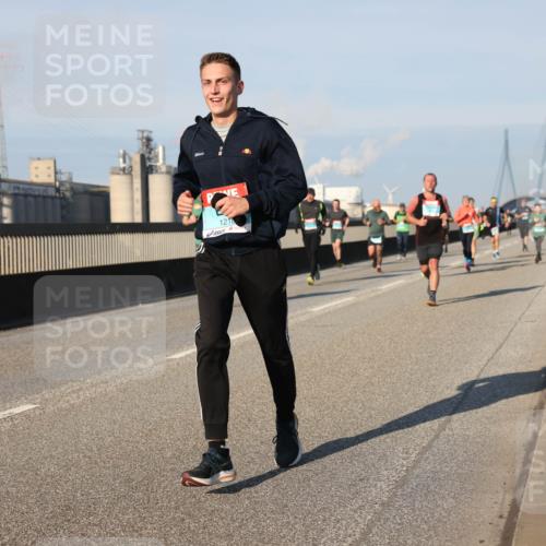 03.10.2025 - Köhlbrandbrückenlauf Lena Gebhardt http://msf.ph/oto/9126983 03.10.2025 09:46:49 Position 2 1216 meine-sportfotos.de