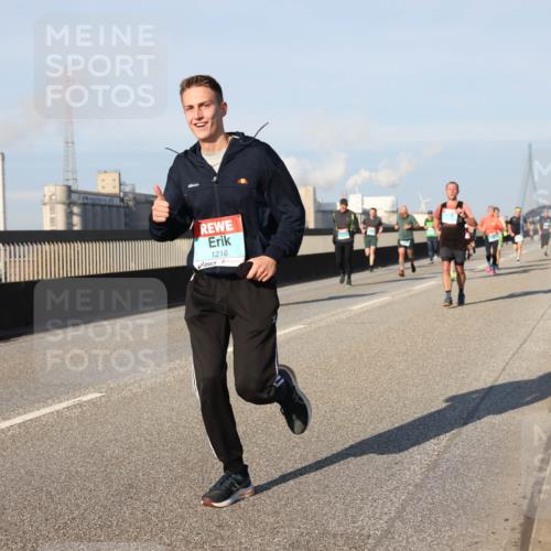 03.10.2025 - Köhlbrandbrückenlauf Lena Gebhardt http://msf.ph/oto/9126998 03.10.2025 09:46:49 Position 2 1216 meine-sportfotos.de