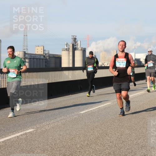 03.10.2025 - Köhlbrandbrückenlauf Lena Gebhardt http://msf.ph/oto/9127031 03.10.2025 09:46:52 Position 2 1105, 1274 meine-sportfotos.de