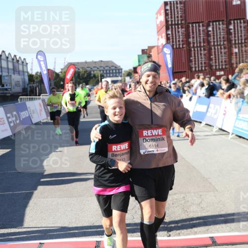03.10.2025 - Köhlbrandbrückenlauf Jannik Wohlers http://msf.ph/oto/9127072 03.10.2025 13:24:42 Ziel 4535, 4786, 4810, 5150, 5394, 5527, 6039, 6113, 6114, 6149, 6150, 6198, 6210, 6211, 6473, 6551, 6598, 6599 meine-sportfotos.de