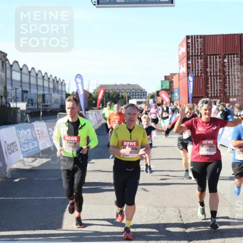 03.10.2025 - Köhlbrandbrückenlauf Jannik Wohlers http://msf.ph/oto/9127086 03.10.2025 13:24:46 Ziel 4567, 4616, 4810, 5150, 5527, 6113, 6114, 6198, 6209, 6210, 6211, 6473, 6598, 6599 meine-sportfotos.de