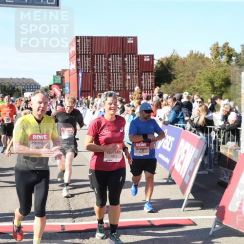03.10.2025 - Köhlbrandbrückenlauf Jannik Wohlers http://msf.ph/oto/9127091 03.10.2025 13:24:46 Ziel 4567, 4616, 4810, 5150, 5527, 6113, 6114, 6198, 6209, 6210, 6211, 6473, 6598, 6599 meine-sportfotos.de