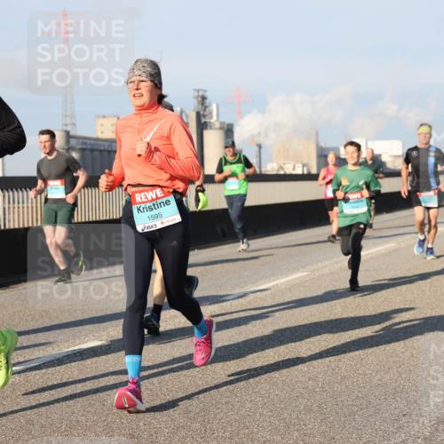 03.10.2025 - Köhlbrandbrückenlauf Lena Gebhardt http://msf.ph/oto/9127124 03.10.2025 09:46:56 Position 2 072, 1207, 1595 meine-sportfotos.de