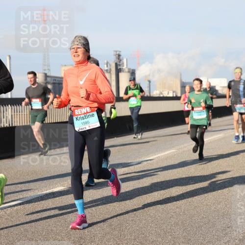 03.10.2025 - Köhlbrandbrückenlauf Lena Gebhardt http://msf.ph/oto/9127127 03.10.2025 09:46:56 Position 2 1072, 1207, 1595 meine-sportfotos.de