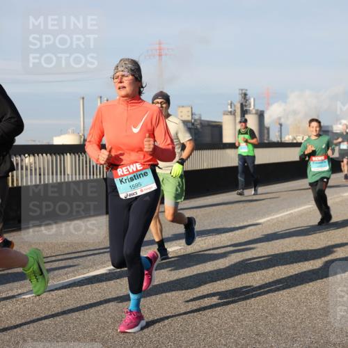 03.10.2025 - Köhlbrandbrückenlauf Lena Gebhardt http://msf.ph/oto/9127135 03.10.2025 09:46:56 Position 2 1207, 1595 meine-sportfotos.de