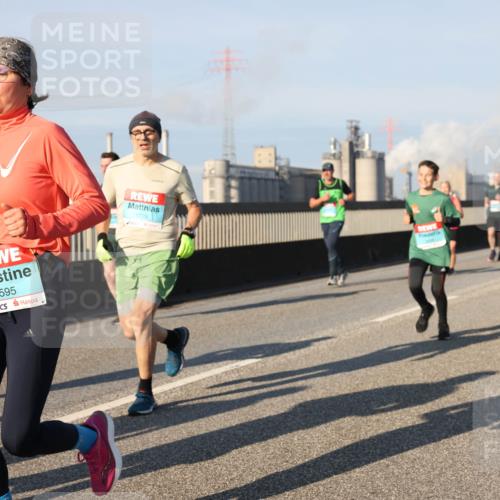 03.10.2025 - Köhlbrandbrückenlauf Lena Gebhardt http://msf.ph/oto/9127137 03.10.2025 09:46:57 Position 2 1595, 3082, 1776 meine-sportfotos.de