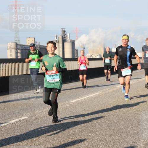 03.10.2025 - Köhlbrandbrückenlauf Lena Gebhardt http://msf.ph/oto/9127143 03.10.2025 09:46:57 Position 2 3498 meine-sportfotos.de
