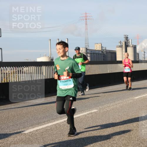 03.10.2025 - Köhlbrandbrückenlauf Lena Gebhardt http://msf.ph/oto/9127153 03.10.2025 09:46:58 Position 2 3498 meine-sportfotos.de