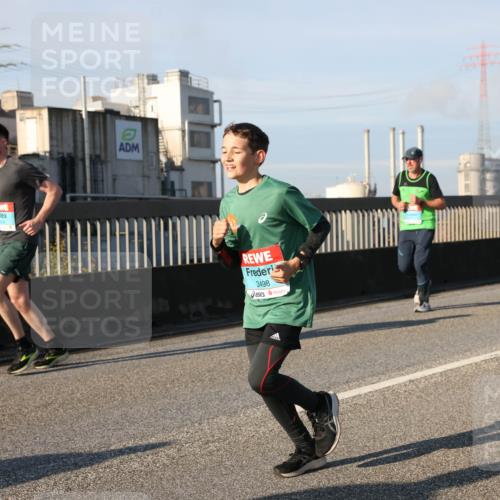 03.10.2025 - Köhlbrandbrückenlauf Lena Gebhardt http://msf.ph/oto/9127178 03.10.2025 09:46:58 Position 2 3498 meine-sportfotos.de