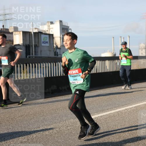03.10.2025 - Köhlbrandbrückenlauf Lena Gebhardt http://msf.ph/oto/9127182 03.10.2025 09:46:58 Position 2 3498 meine-sportfotos.de