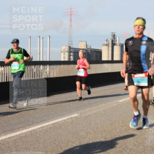 03.10.2025 - Köhlbrandbrückenlauf Lena Gebhardt http://msf.ph/oto/9127196 03.10.2025 09:46:59 Position 2  meine-sportfotos.de