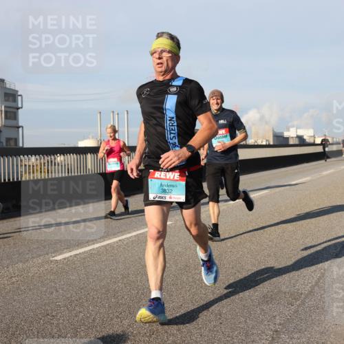 03.10.2025 - Köhlbrandbrückenlauf Lena Gebhardt http://msf.ph/oto/9127212 03.10.2025 09:47:00 Position 2 3832 meine-sportfotos.de