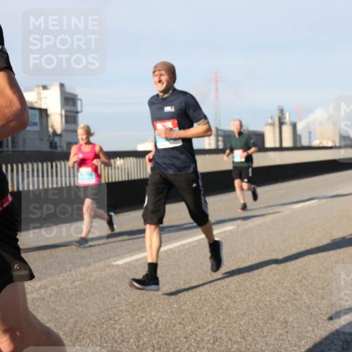 03.10.2025 - Köhlbrandbrückenlauf Lena Gebhardt http://msf.ph/oto/9127243 03.10.2025 09:47:00 Position 2 32 meine-sportfotos.de