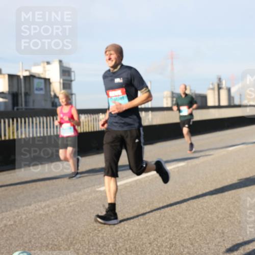 03.10.2025 - Köhlbrandbrückenlauf Lena Gebhardt http://msf.ph/oto/9127251 03.10.2025 09:47:01 Position 2  meine-sportfotos.de