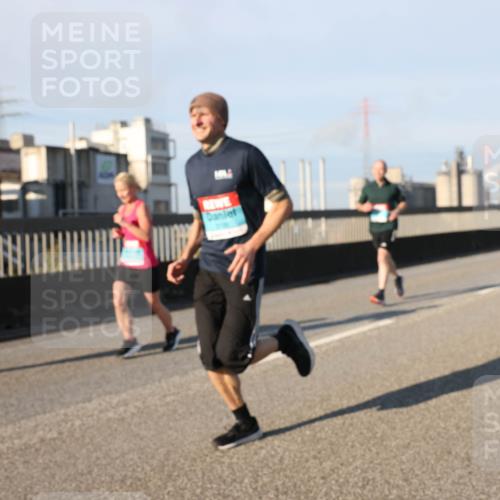 03.10.2025 - Köhlbrandbrückenlauf Lena Gebhardt http://msf.ph/oto/9127257 03.10.2025 09:47:01 Position 2  meine-sportfotos.de