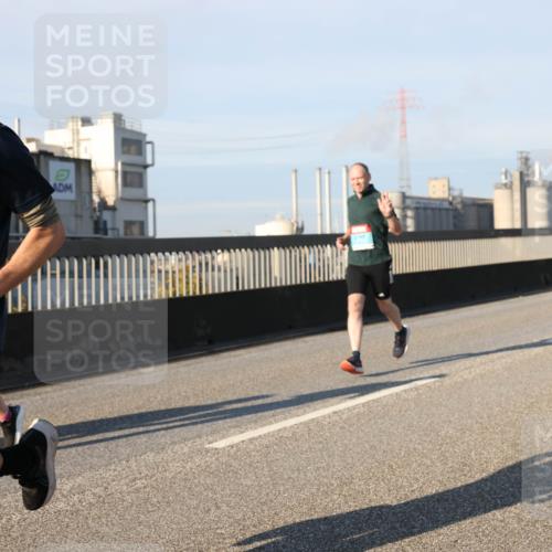 03.10.2025 - Köhlbrandbrückenlauf Lena Gebhardt http://msf.ph/oto/9127269 03.10.2025 09:47:01 Position 2 3139 meine-sportfotos.de