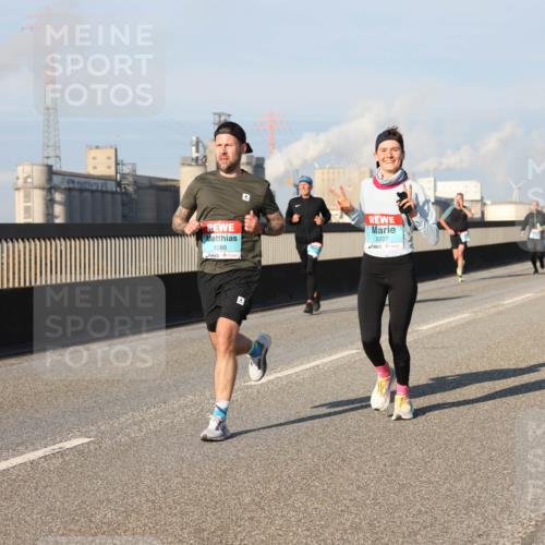 03.10.2025 - Köhlbrandbrückenlauf Lena Gebhardt http://msf.ph/oto/9127312 03.10.2025 09:47:05 Position 2 1088, 3227 meine-sportfotos.de