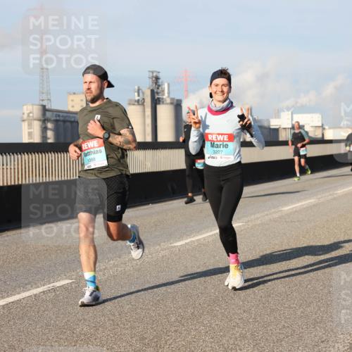 03.10.2025 - Köhlbrandbrückenlauf Lena Gebhardt http://msf.ph/oto/9127319 03.10.2025 09:47:06 Position 2 1088, 3227 meine-sportfotos.de