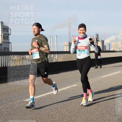 03.10.2025 - Köhlbrandbrückenlauf Lena Gebhardt http://msf.ph/oto/9127336 03.10.2025 09:47:06 Position 2 1088, 5, 3227 meine-sportfotos.de