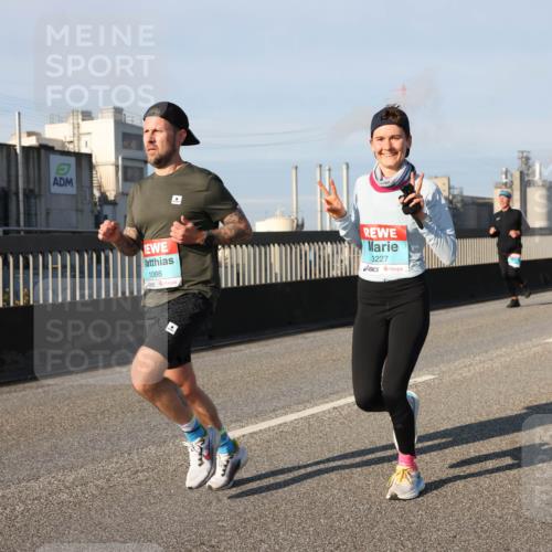03.10.2025 - Köhlbrandbrückenlauf Lena Gebhardt http://msf.ph/oto/9127345 03.10.2025 09:47:07 Position 2 1088, 3227 meine-sportfotos.de
