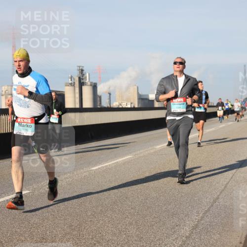 03.10.2025 - Köhlbrandbrückenlauf Lena Gebhardt http://msf.ph/oto/9127396 03.10.2025 09:47:11 Position 2 41, 1334, 1116 meine-sportfotos.de