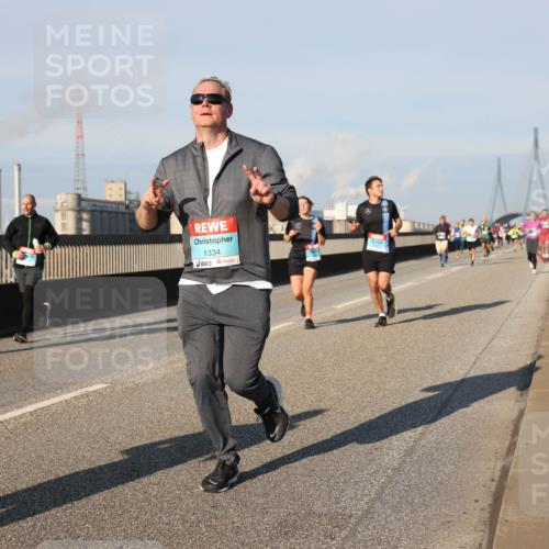 03.10.2025 - Köhlbrandbrückenlauf Lena Gebhardt http://msf.ph/oto/9127409 03.10.2025 09:47:13 Position 2 1334 meine-sportfotos.de