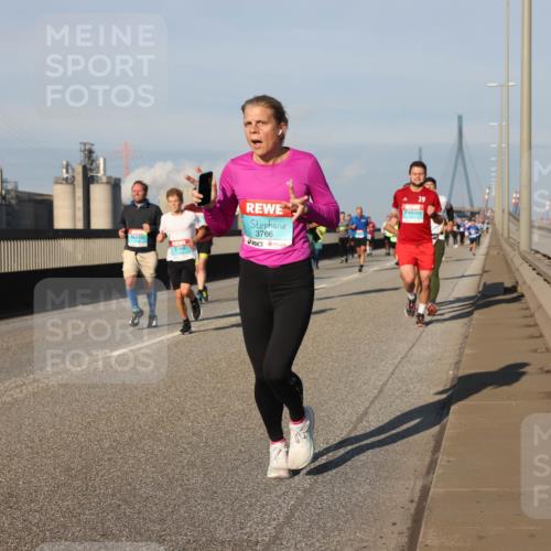 03.10.2025 - Köhlbrandbrückenlauf Lena Gebhardt http://msf.ph/oto/9127463 03.10.2025 09:47:20 Position 2 3766, 19 meine-sportfotos.de