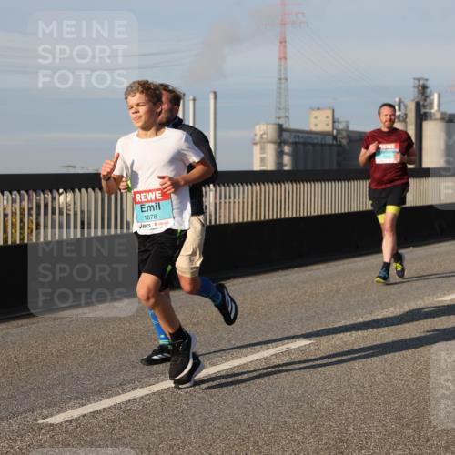 03.10.2025 - Köhlbrandbrückenlauf Lena Gebhardt http://msf.ph/oto/9127502 03.10.2025 09:47:22 Position 2 1878 meine-sportfotos.de