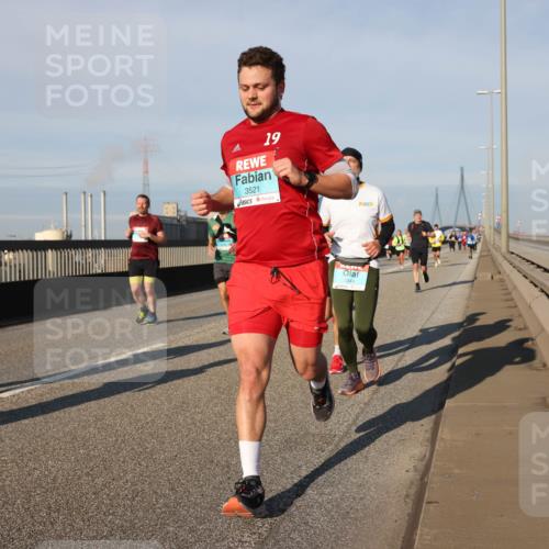 03.10.2025 - Köhlbrandbrückenlauf Lena Gebhardt http://msf.ph/oto/9127514 03.10.2025 09:47:23 Position 2 19, 3521 meine-sportfotos.de