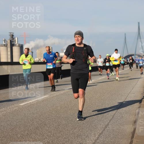 03.10.2025 - Köhlbrandbrückenlauf Lena Gebhardt http://msf.ph/oto/9127538 03.10.2025 09:47:25 Position 2  meine-sportfotos.de