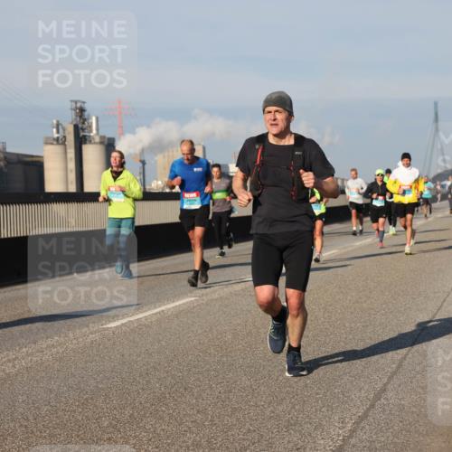 03.10.2025 - Köhlbrandbrückenlauf Lena Gebhardt http://msf.ph/oto/9127544 03.10.2025 09:47:25 Position 2  meine-sportfotos.de