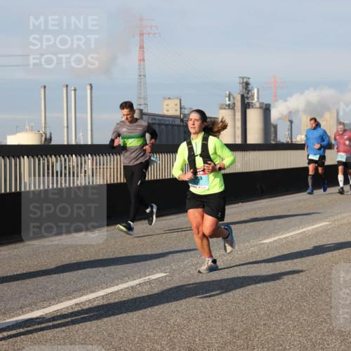 03.10.2025 - Köhlbrandbrückenlauf Lena Gebhardt http://msf.ph/oto/9127606 03.10.2025 09:47:29 Position 2 1702 meine-sportfotos.de