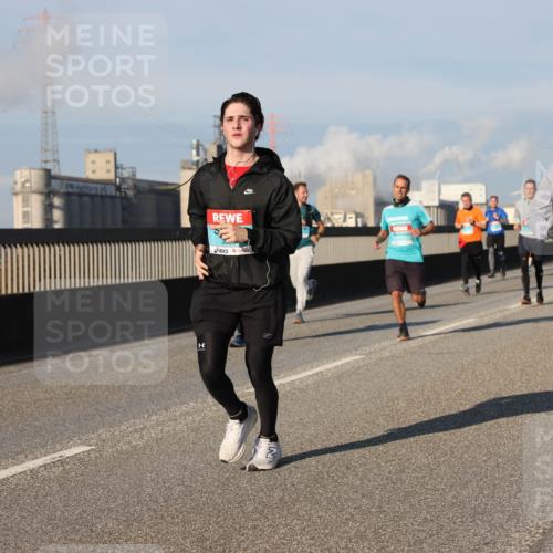 03.10.2025 - Köhlbrandbrückenlauf Lena Gebhardt http://msf.ph/oto/9127760 03.10.2025 09:47:37 Position 2 1073 meine-sportfotos.de