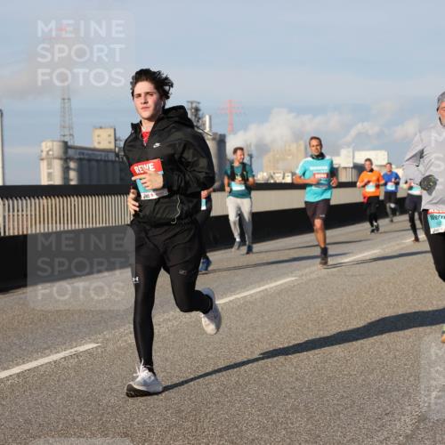 03.10.2025 - Köhlbrandbrückenlauf Lena Gebhardt http://msf.ph/oto/9127773 03.10.2025 09:47:37 Position 2  meine-sportfotos.de