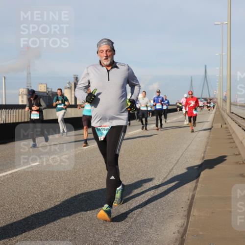 03.10.2025 - Köhlbrandbrückenlauf Lena Gebhardt http://msf.ph/oto/9127800 03.10.2025 09:47:39 Position 2  meine-sportfotos.de