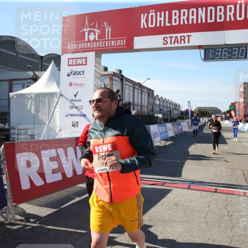 03.10.2025 - Köhlbrandbrückenlauf Jannik Wohlers http://msf.ph/oto/9127801 03.10.2025 13:36:30 Ziel 4735, 5199, 5219, 5278, 6003, 6004 meine-sportfotos.de