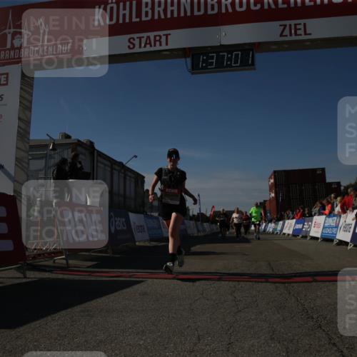03.10.2025 - Köhlbrandbrückenlauf Jannik Wohlers http://msf.ph/oto/9127839 03.10.2025 13:37:02 Ziel 5287, 5313, 5507, 5592, 6104 meine-sportfotos.de