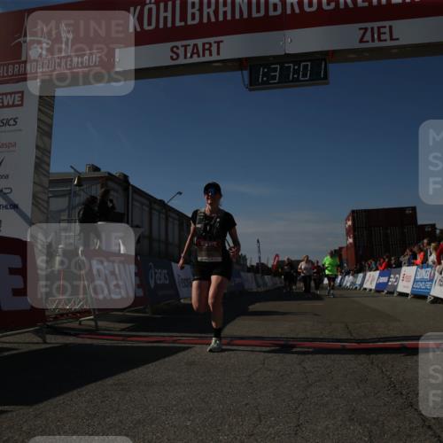 03.10.2025 - Köhlbrandbrückenlauf Jannik Wohlers http://msf.ph/oto/9127843 03.10.2025 13:37:02 Ziel 5287, 5313, 5507, 5592, 6104 meine-sportfotos.de